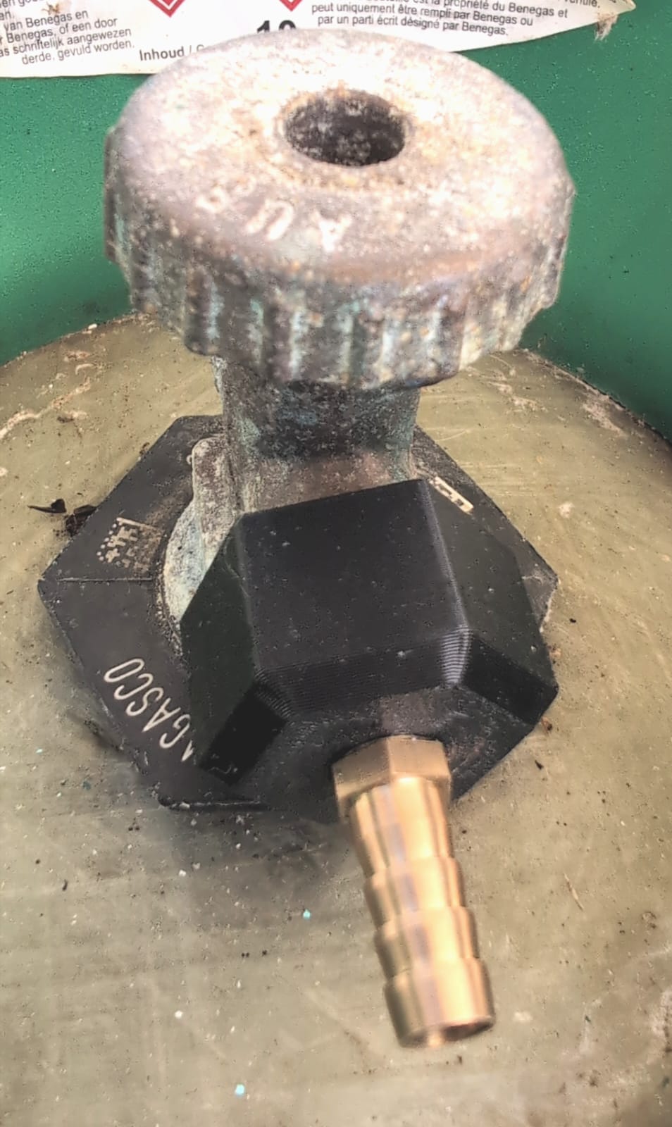 TheFloatingLab/EU-Propane-Tank-Adapter